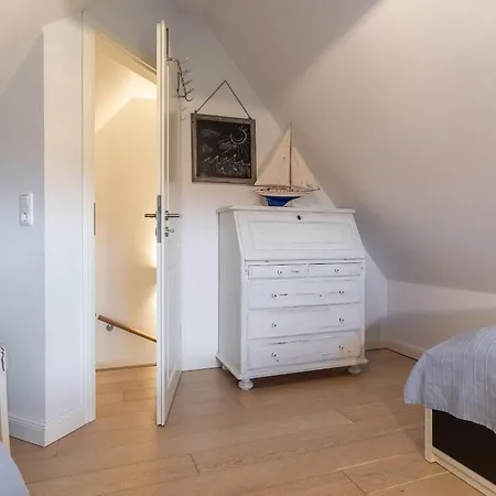 Reetdachhaus Duenennest Feriehus Böhl