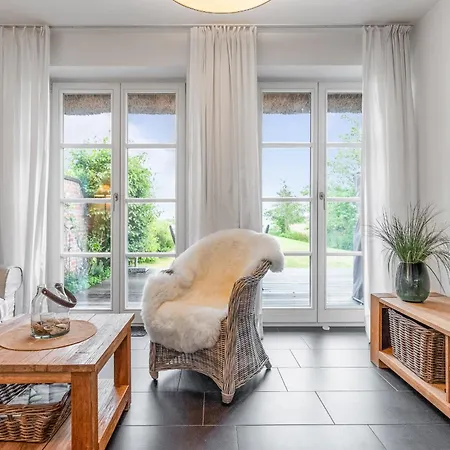 Feriehus Reetdachhaus Duenennest *