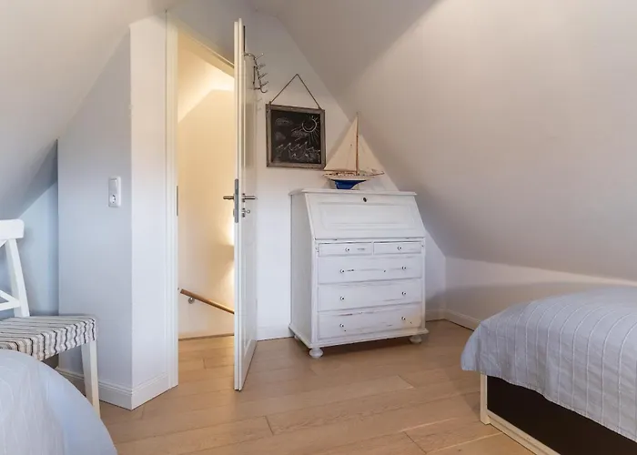 Reetdachhaus Duenennest Feriehus Böhl